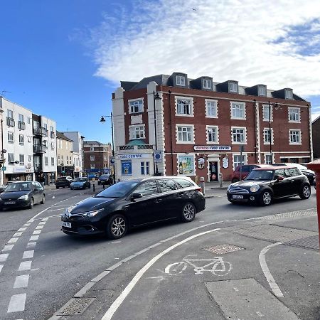 Deluxe 1-Bedroom Serviced Apartment Sleeps 4 For Short Or Long Stay Gillingham  Buitenkant foto