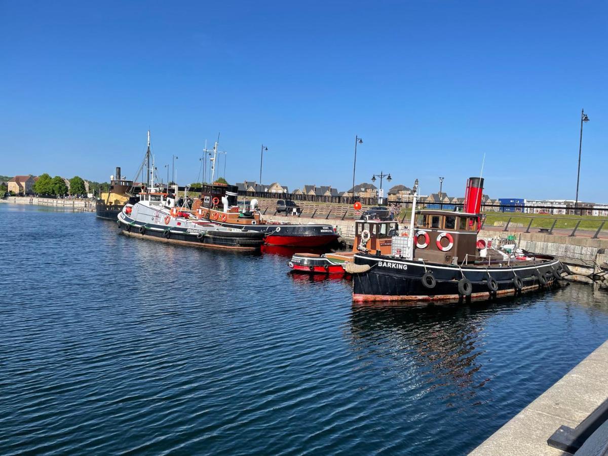 Deluxe 1-Bedroom Serviced Apartment Sleeps 4 For Short Or Long Stay Gillingham  Buitenkant foto