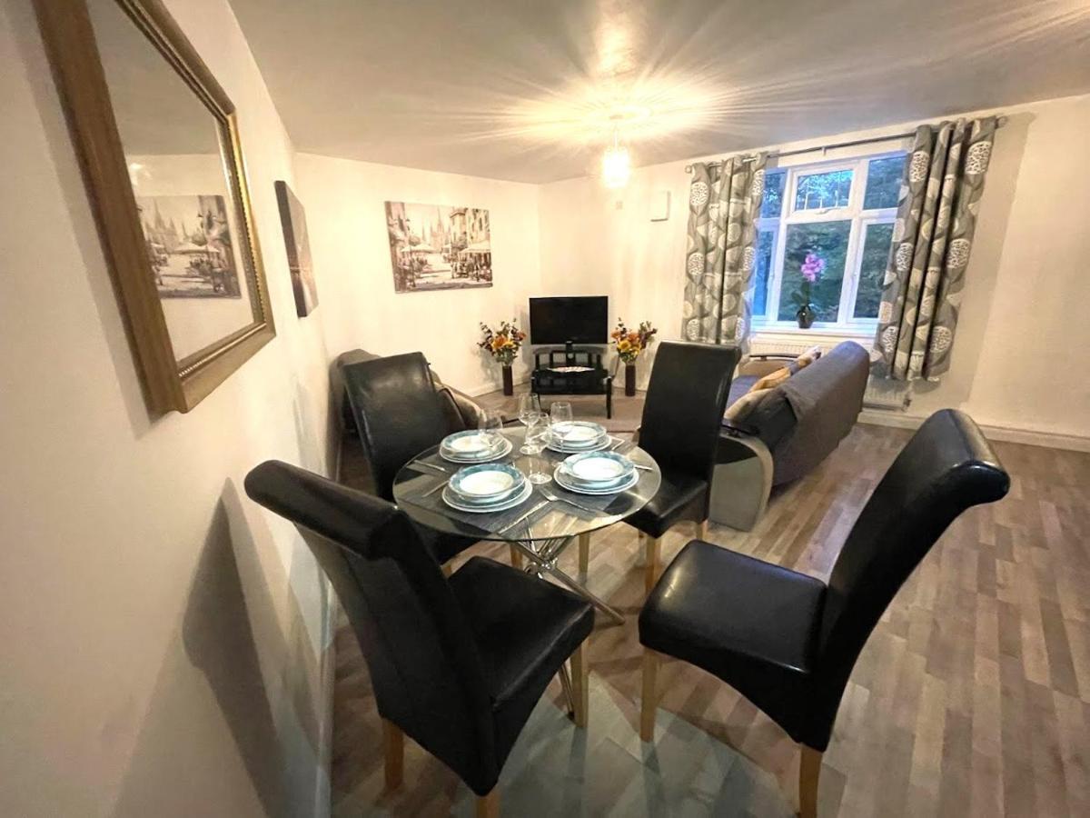 Deluxe 1-Bedroom Serviced Apartment Sleeps 4 For Short Or Long Stay Gillingham  Buitenkant foto